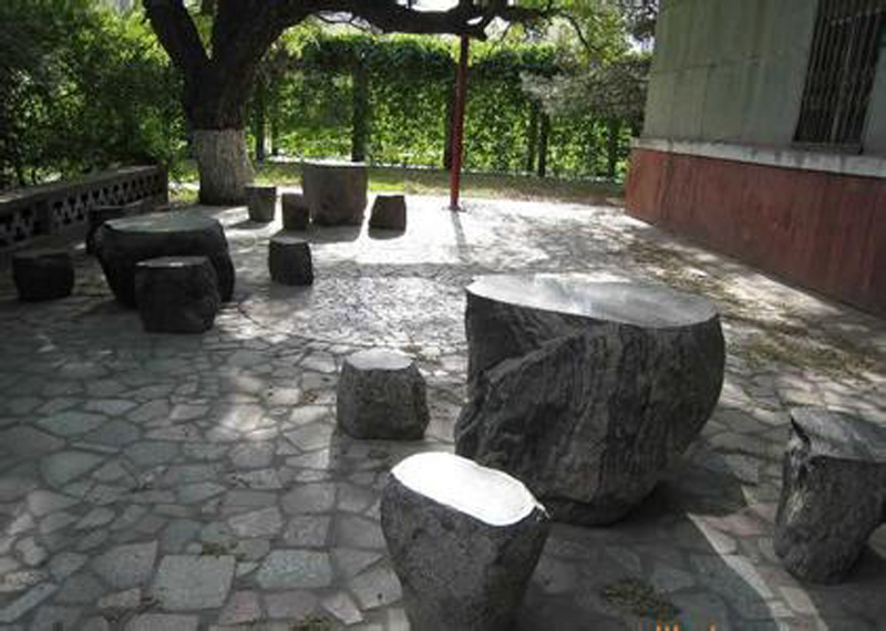 原生(sheng)态石桌