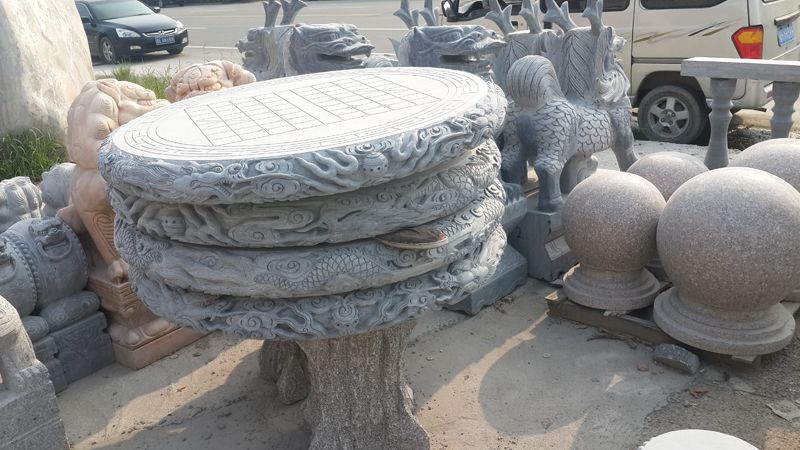 雕花(huā)石桌